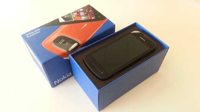 Nokia Pureview 808-Box-Open-Gizmolord.com.com Nokia Pureview 808